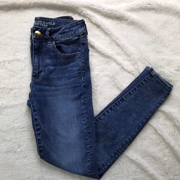 American Eagle Hi-Rise jeans and SOLD the crop top - Picture 2 of 6